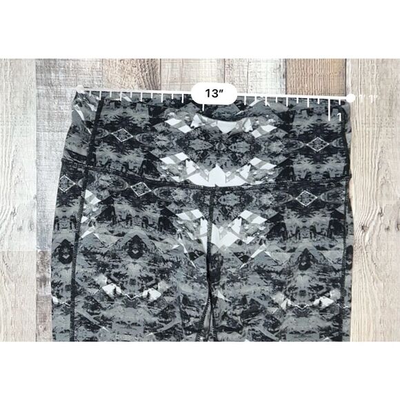 Athleta Cosmic Chaturanga Black White Capri Cropped Activewear Leggings SMALL - Picture 6 of 12